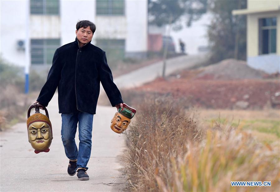 CHINA-JIANGXI-NUO OPERA-MASK MAKER(CN)