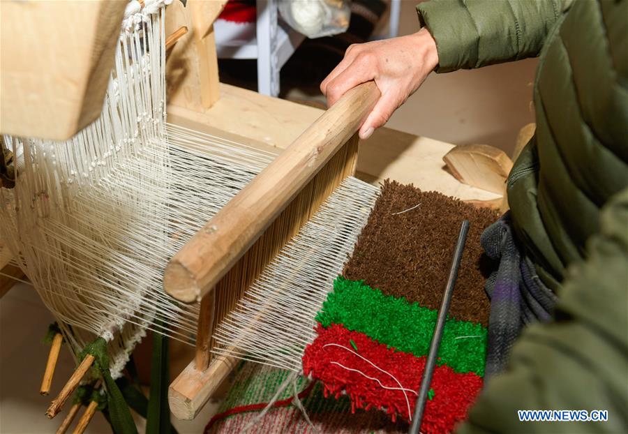 CHINA-LHASA-TIBETAN CARPET-FAIR (CN)