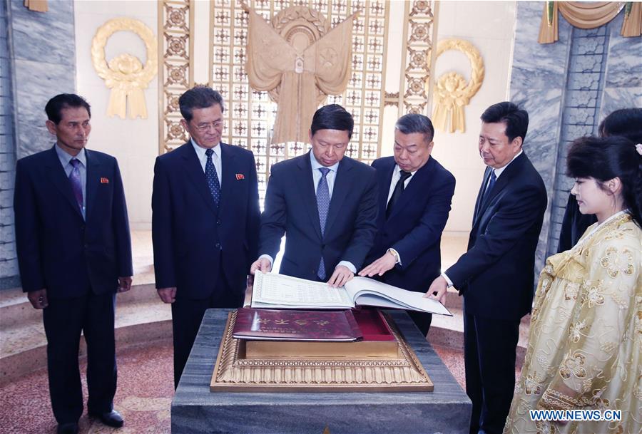DPRK-PYONGYANG-CHINESE ART TROUPE-VISITING