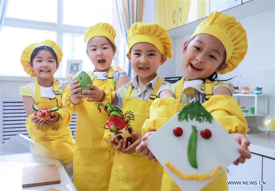#CHINA-WORLD SMILE DAY-CELEBRATIONS (CN)