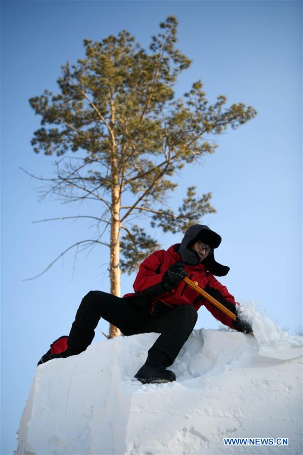 CHINA-HEILONGJIANG-HARBIN-SNOW SCULPTURES-COMPETITION (CN)