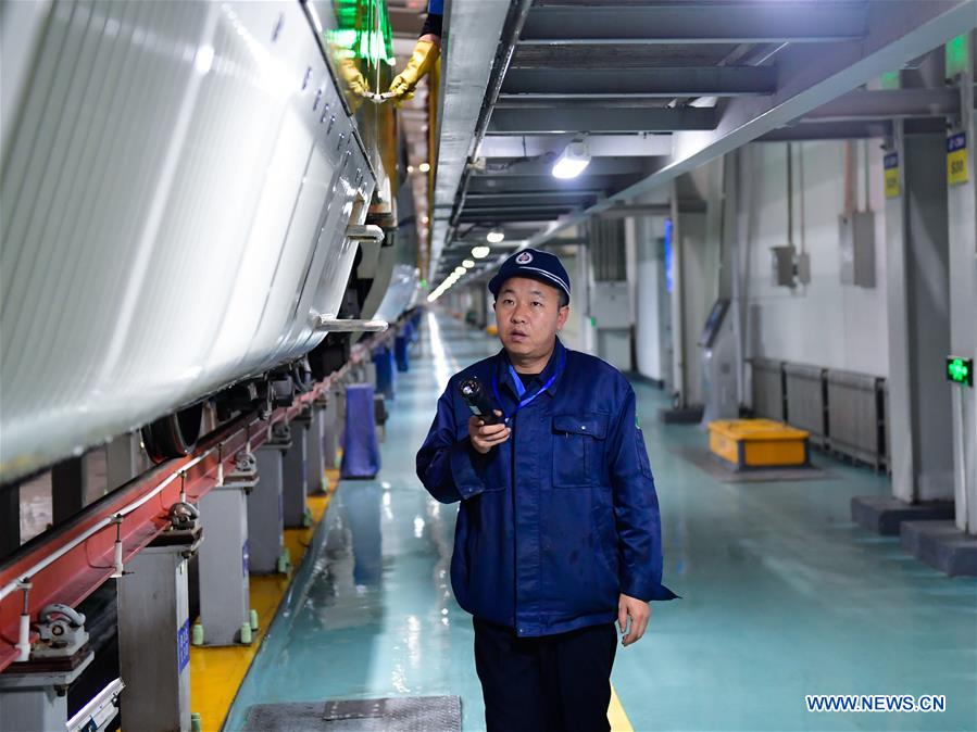 CHINA-XINING-SPRING FESTIVAL TRAVEL RUSH-HIGH SPEED TRAIN-WORKERS(CN)