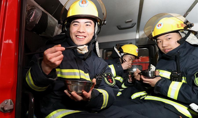 Many people still stick to posts on Chinese New Year's Eve