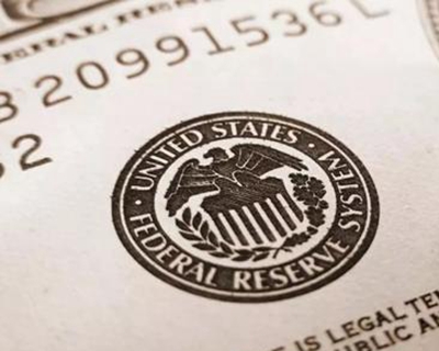 【財(cái)經(jīng)翻譯官】美聯(lián)儲(chǔ)的&ldquo;零息+量寬&rdquo;意味著什么？