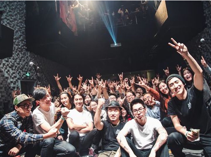 WHO&rsquo;S LISTENING？