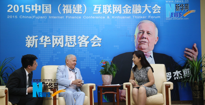 羅杰斯接受新華網(wǎng)思客專訪。