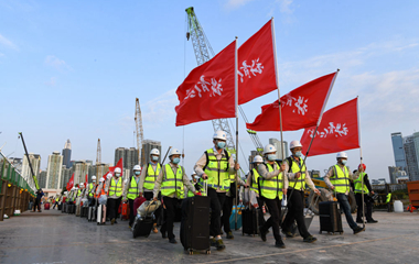 我在現(xiàn)場(chǎng)&middot;照片背后的故事｜援港60天，見證荒灘起方舟