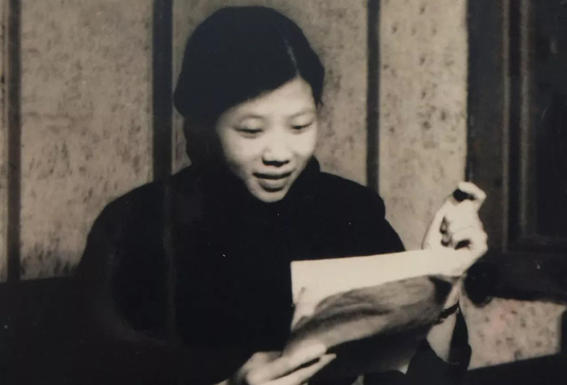 普通話(huà)推廣的重要時(shí)期，讀音以電臺(tái)為準(zhǔn)，播音員崗位責(zé)任重大，必須以身作則，多問(wèn)出處。