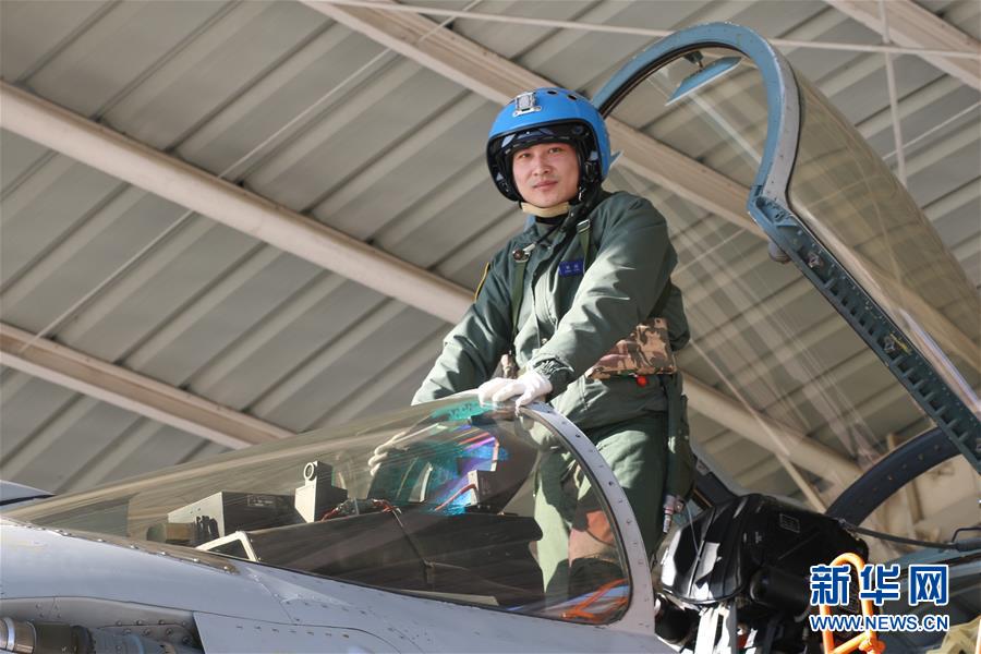 （建軍90周年&middot;英雄&middot;圖文互動）（1）聽，渤海灣有風吹過來&mdash;&mdash;追記海軍某艦載航空兵部隊一級飛行員張超