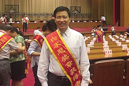 黃國寧被授予我國衛(wèi)生行業(yè)的最高榮譽&ldquo;白求恩獎?wù)?rdquo;。