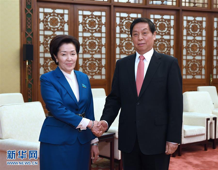 (時(shí)政)栗戰(zhàn)書會(huì)見哈薩克斯坦議會(huì)下院副議長(zhǎng)伊希姆巴耶娃