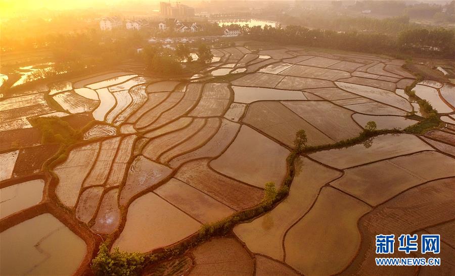 (美麗中國(guó))(2)特色小鎮(zhèn)風(fēng)光美