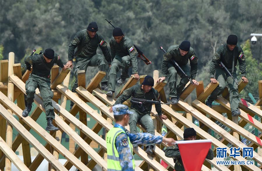 （軍事&middot;圖文互動）（1）海上登陸賽障礙賽打響　中國隊包攬前3名