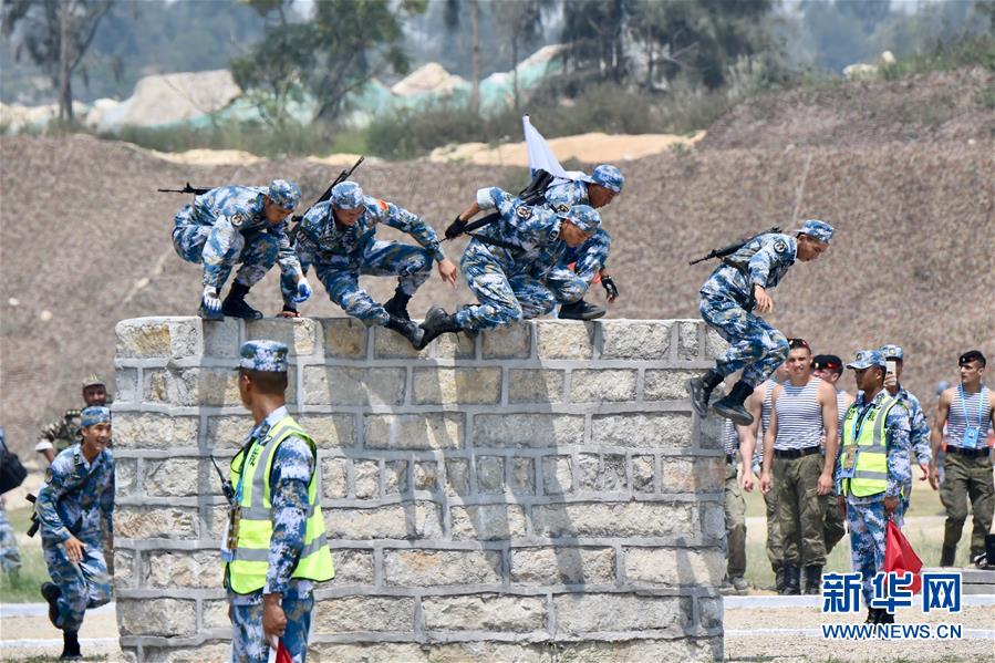 （軍事&middot;圖文互動）（4）海上登陸賽障礙賽打響　中國隊包攬前3名