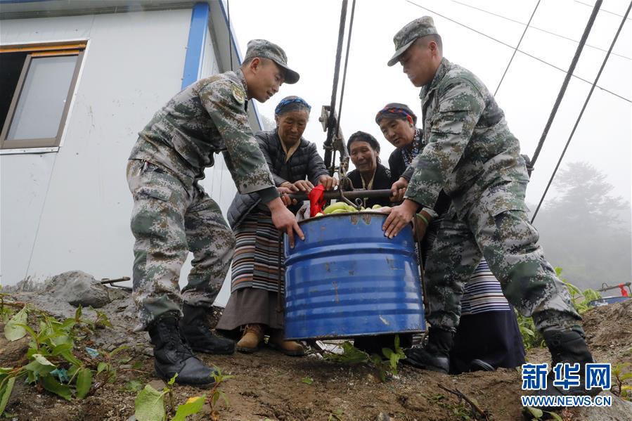 （圖文互動）（2）特寫：&ldquo;八一&rdquo;禮物，飛向云端哨所