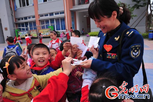【我和軍隊(duì)的不解之緣】&ldquo;先是軍人，才是媽媽&rdquo;