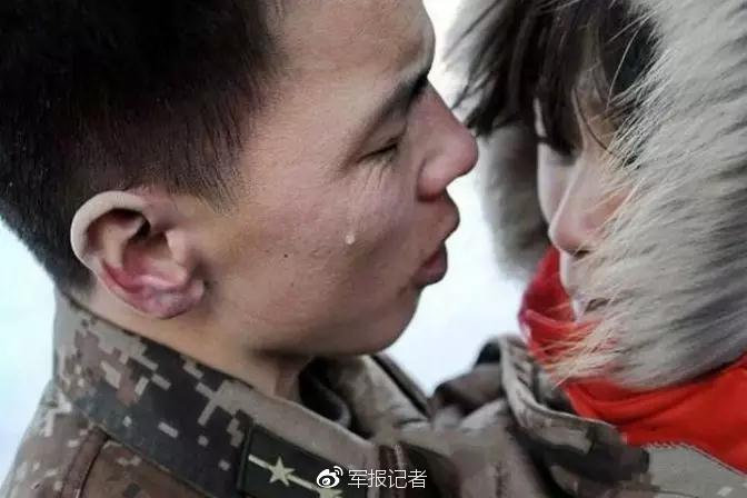 中國(guó)軍人:負(fù)重前行只為你能歲月靜好
