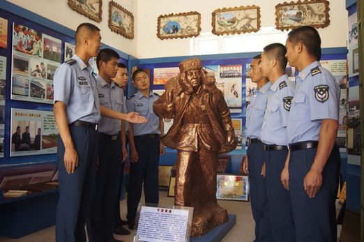 【網(wǎng)絡(luò)媒體國(guó)防行】軍中小能手！漠河雷達(dá)站里，別樣軍旅文化生活讓人&ldquo;驚艷&rdquo;
