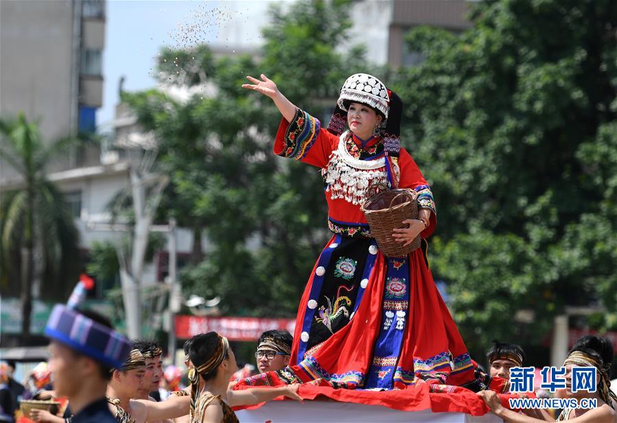 (輝煌60年·壯美新廣西·圖文互動)(3)和睦相處一家親 攜手并進謀發(fā)展——廣西民族團結發(fā)展觀察