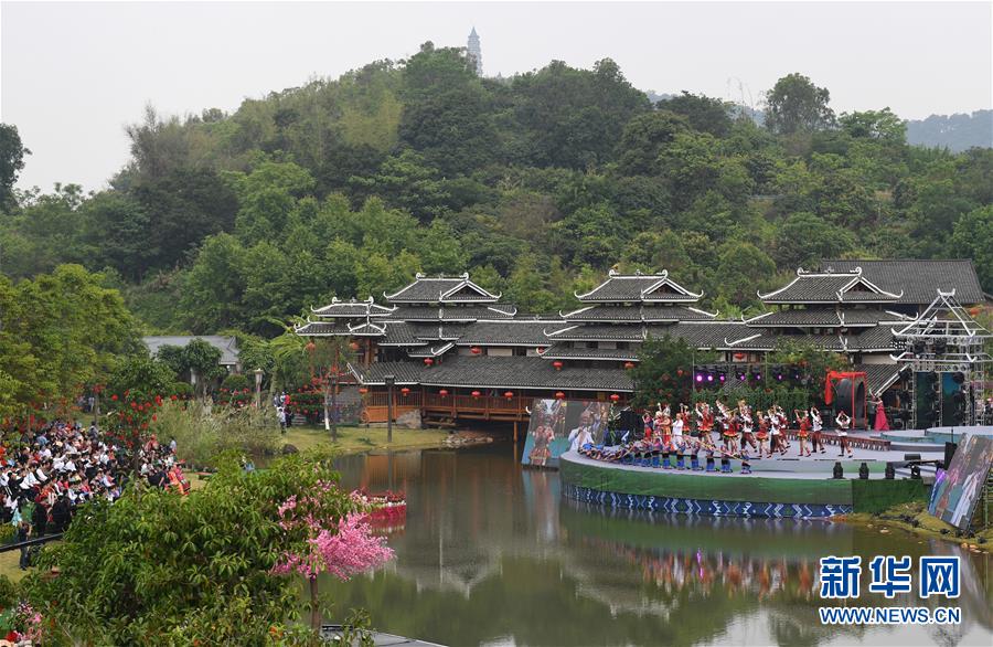 (輝煌60年·壯美新廣西·圖文互動(dòng))(1)和睦相處一家親 攜手并進(jìn)謀發(fā)展——廣西民族團(tuán)結(jié)發(fā)展觀(guān)察