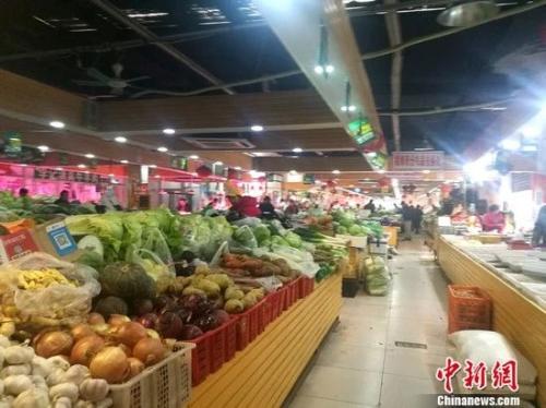 資料圖：圖為北京一家菜市場(chǎng)內(nèi)景。 謝藝觀 攝