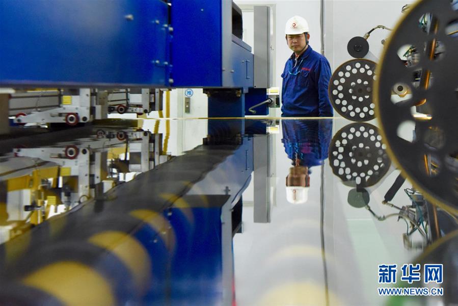 （在習(xí)近平新時(shí)代中國特色社會(huì)主義思想指引下&middot;將改革開放進(jìn)行到底&middot;強(qiáng)國之基）（新華全媒頭條&middot;圖文互動(dòng)）（3）奮斗不停步 改革再出發(fā)&mdash;&mdash;&ldquo;四個(gè)自信&rdquo;筑牢強(qiáng)國之基