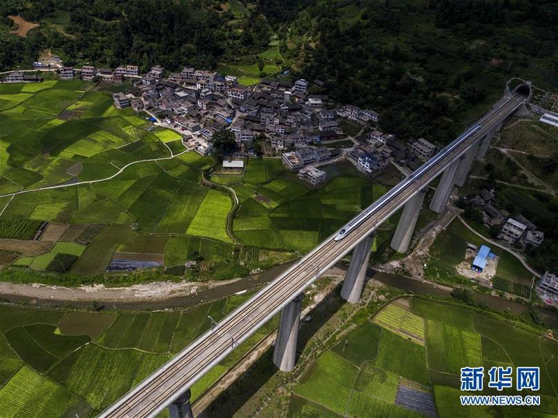 (新華全媒頭條·圖文互動)(3)山鄉(xiāng)巨變——來自貴州扶貧一線的報(bào)告