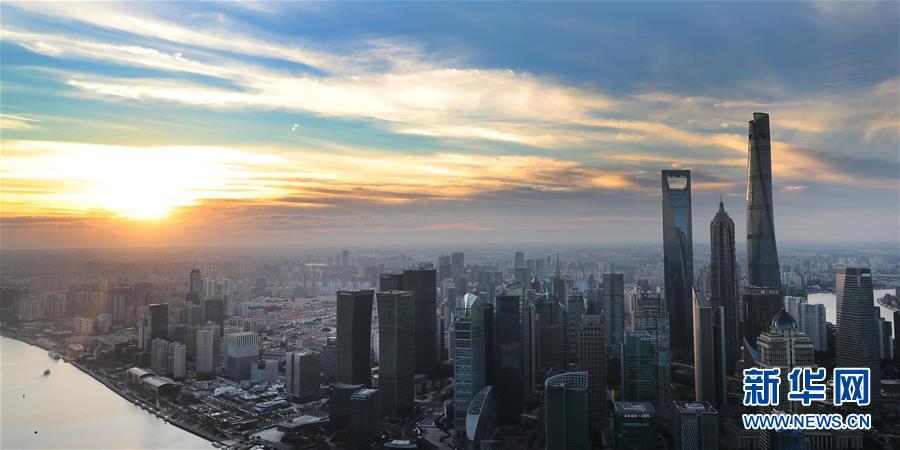 (新華全媒頭條·壯麗70年 奮斗新時(shí)代——推動(dòng)高質(zhì)量發(fā)展調(diào)研行·圖文互動(dòng))(7)百尺竿頭再登攀——高質(zhì)量發(fā)展的“上海答卷”