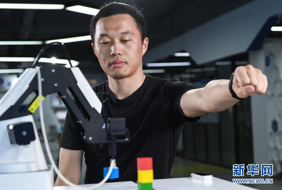 (新華全媒頭條·圖文互動(dòng))(13)青春萬歲 強(qiáng)國有我