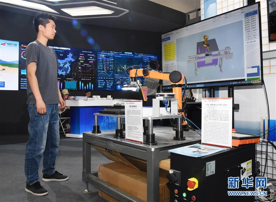 (在習近平新時代中國特色社會主義思想指引下——新時代新作為新篇章·圖文互動)(3)與中國服務貿(mào)易共成長——“多會合一”京交會開啟中國服貿(mào)“新大門”