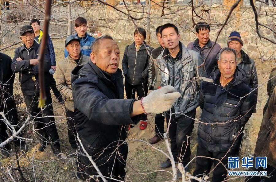 （新華全媒頭條&middot;圖文互動(dòng)）（8）鍛造領(lǐng)航復(fù)興的中流砥柱&mdash;&mdash;寫(xiě)在&ldquo;不忘初心、牢記使命&rdquo;主題教育即將啟動(dòng)之際