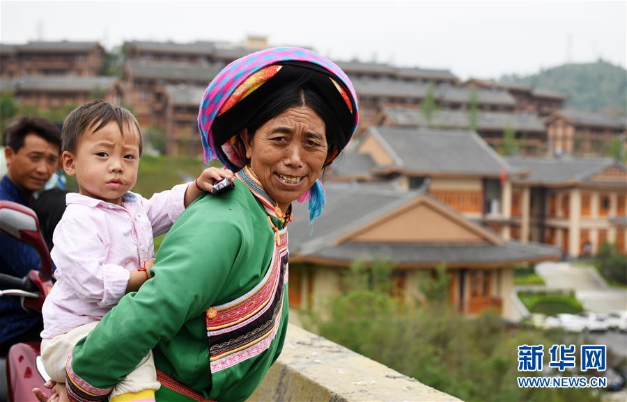（壯麗70年&middot;奮斗新時代&middot;圖文互動）（12）奮進的阿妹戚托&mdash;&mdash;貴州三寶彝族鄉(xiāng)整鄉(xiāng)搬遷見聞