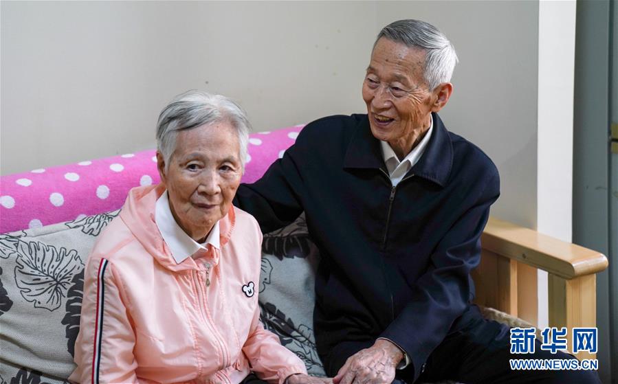 (新華全媒頭條·時(shí)代先鋒·圖文互動)(9)傳奇的英雄 無悔的忠誠——記刑偵痕跡檢驗(yàn)專家崔道植