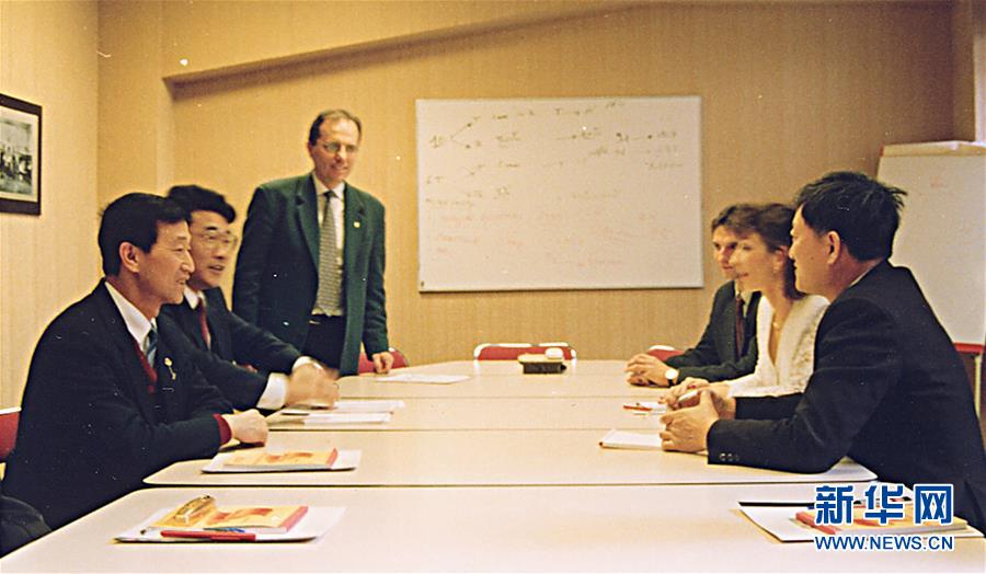 (新華全媒頭條·時(shí)代先鋒·圖文互動)(12)傳奇的英雄 無悔的忠誠——記刑偵痕跡檢驗(yàn)專家崔道植