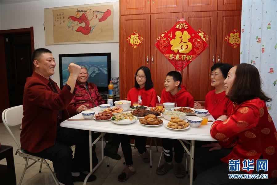 （新春走基層&middot;圖文互動）（1）超前的&ldquo;年夜飯&rdquo;