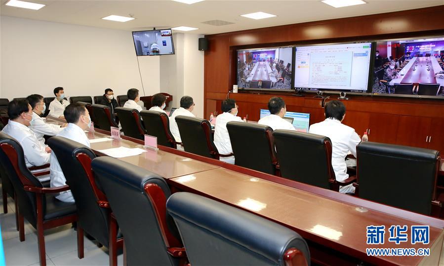 (聚焦疫情防控·圖文互動)(2)解放軍總醫(yī)院為火神山醫(yī)院患者開展首次5G遠(yuǎn)程會診