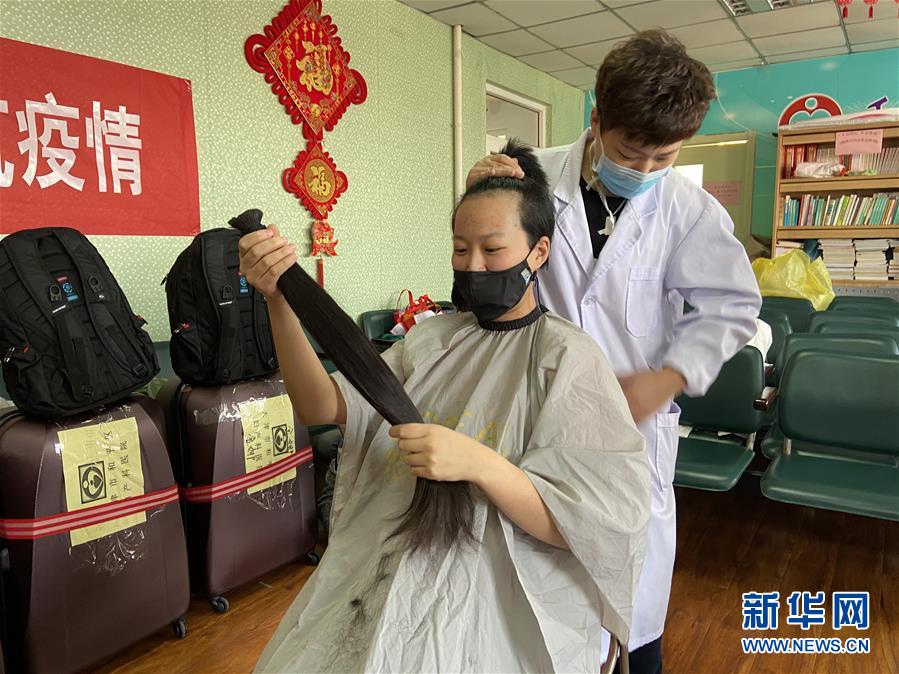 (聚焦疫情防控·圖文互動(dòng))(1)沖鋒向前,我們義無(wú)反顧——“戰(zhàn)疫”一線醫(yī)護(hù)人員群像