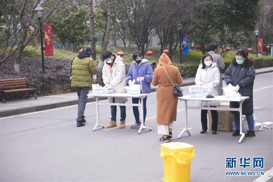 （來自經濟前沿的故事&middot;企業(yè)復工復產&middot;圖文互動）（2）&ldquo;開門紅包&rdquo;變&ldquo;消毒迎門&rdquo;&mdash;&mdash;長沙高新區(qū)一家企業(yè)復工的&ldquo;拼勁&rdquo;