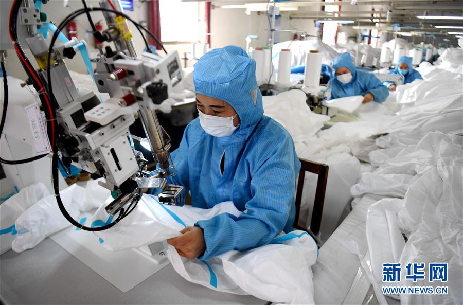 （聚焦疫情防控&middot;圖文互動）（1）我們能多產(chǎn)一件，前方就少一份風(fēng)險&mdash;&mdash;醫(yī)用防護服&ldquo;河北制造&rdquo;緊急&ldquo;起飛&rdquo;記