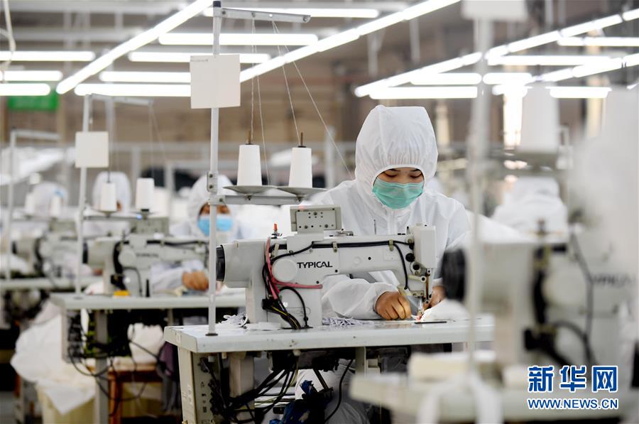 （聚焦疫情防控&middot;圖文互動）（3）我們能多產(chǎn)一件，前方就少一份風(fēng)險&mdash;&mdash;醫(yī)用防護服&ldquo;河北制造&rdquo;緊急&ldquo;起飛&rdquo;記