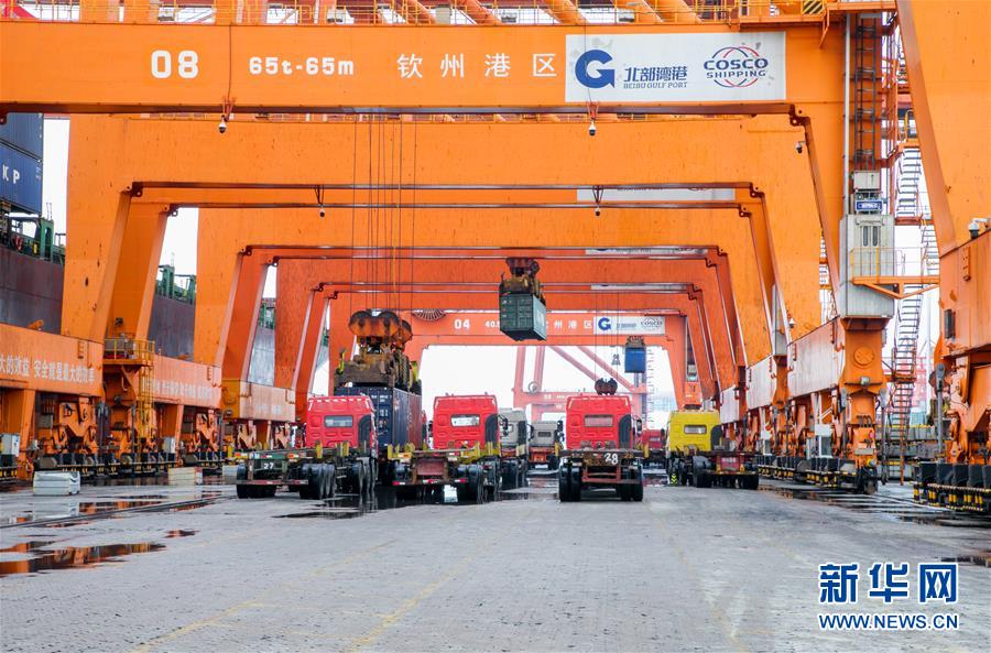 （圖文互動）（4）抓好防疫保暢，還管司機吃飯&mdash;&mdash;廣西欽州保稅港區(qū)服務企業(yè)復工見聞