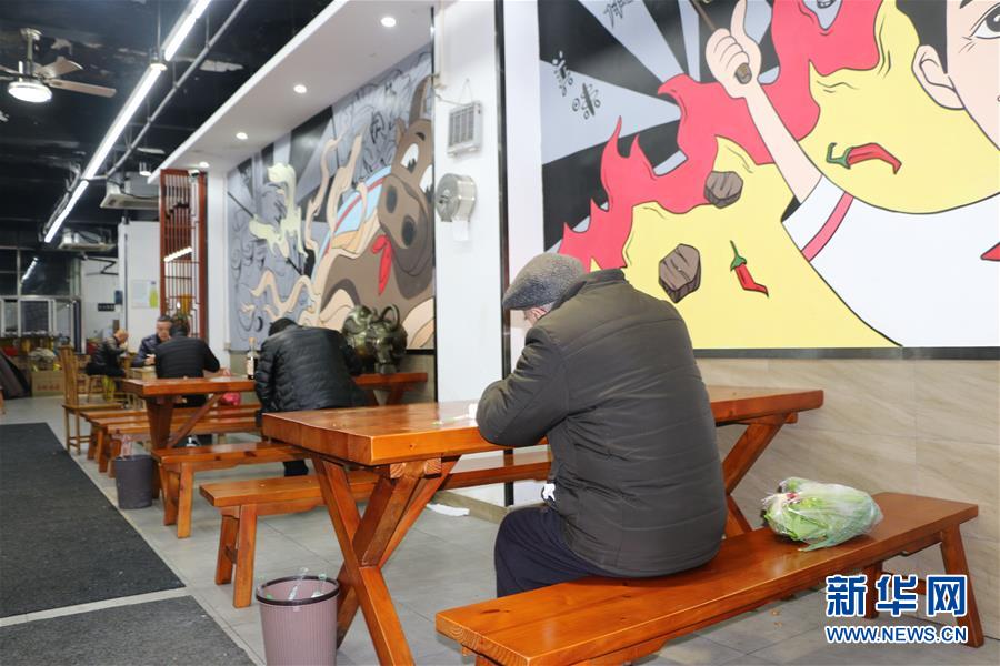 （圖文互動(dòng)）（5）吃粉擼串，商圈&ldquo;打卡&rdquo;，動(dòng)車出廠&mdash;&mdash;湖南&ldquo;標(biāo)簽&rdquo;復(fù)蘇記