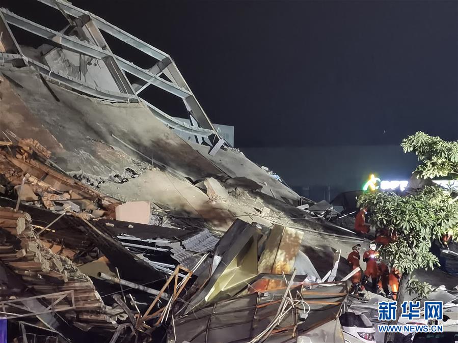 #(突發(fā)事件)(4)福建泉州一酒店坍塌 已救出33人