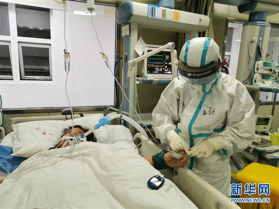 （一線抗疫群英譜&middot;圖文互動(dòng)）（2）生命之光，溫暖&ldquo;無(wú)面之交&rdquo;&mdash;&mdash;記抗疫一線重癥監(jiān)護(hù)室90后護(hù)士金鈺 