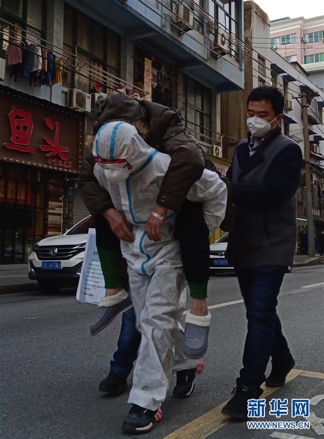 （習近平致敬的戰(zhàn)&ldquo;疫&rdquo;英雄&middot;公安干警篇&middot;圖文互動）（4）他們，抗疫一線鑄警魂