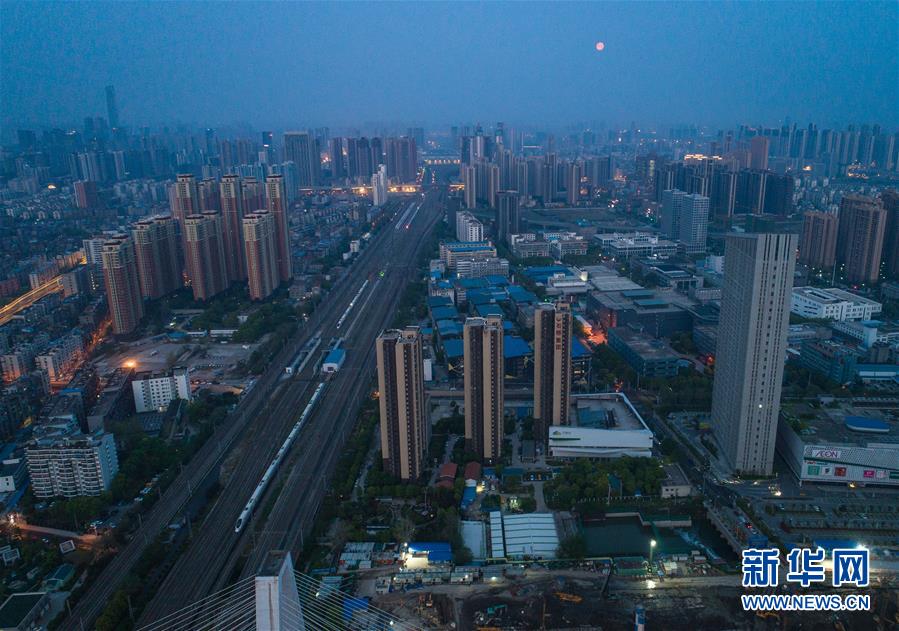 （新華全媒頭條&middot;圖文互動(dòng)）（4）武漢重啟，不負(fù)春天&mdash;&mdash;寫(xiě)在武漢&ldquo;解封&rdquo;之際