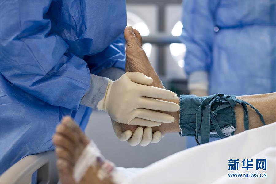 (聚焦疫情防控)(2)湖北重癥危重癥患者首降至兩位數(shù)