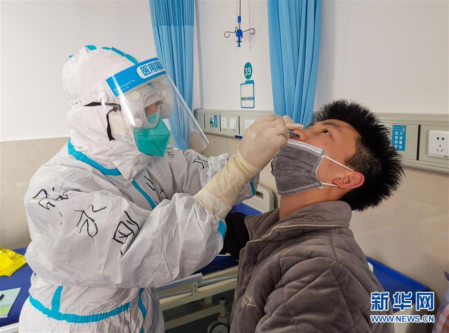 (一線(xiàn)抗疫群英譜·圖文互動(dòng))(4)護(hù)師張永剛:換一個(gè)“戰(zhàn)場(chǎng)”去戰(zhàn)斗