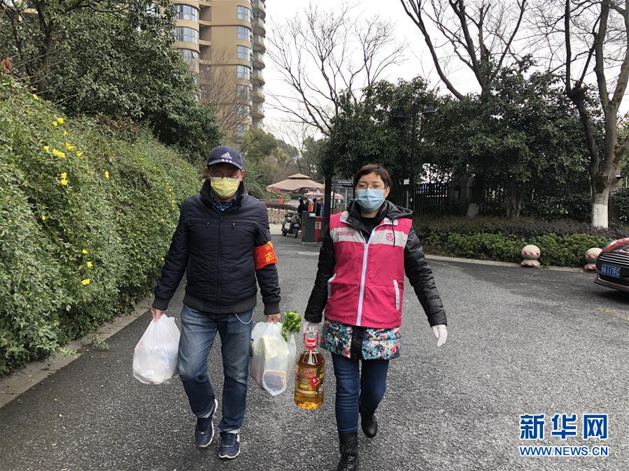 (在習(xí)近平新時(shí)代中國(guó)特色社會(huì)主義思想指引下——新時(shí)代新作為新篇章·習(xí)近平總書(shū)記關(guān)切事·圖文互動(dòng))(2)扎緊籬笆打好樁——各地筑牢社區(qū)防控安全屏障