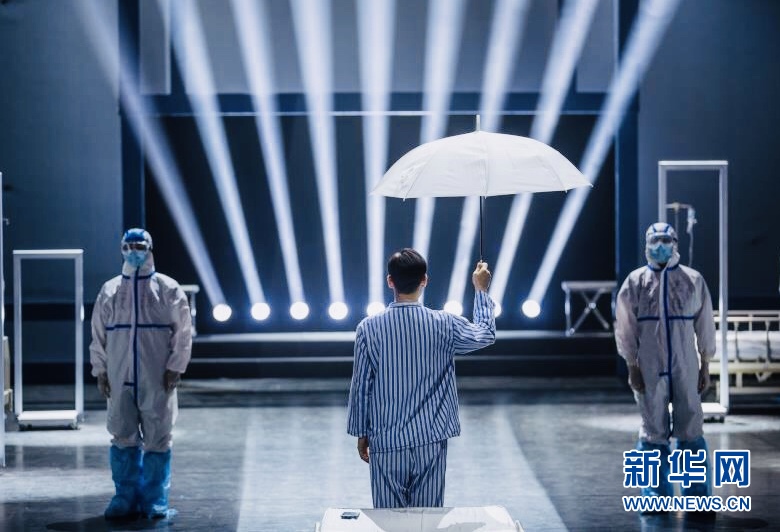 (圖文互動)(1)天津人藝推出抗擊疫情舞臺情景劇致敬“白衣天使”